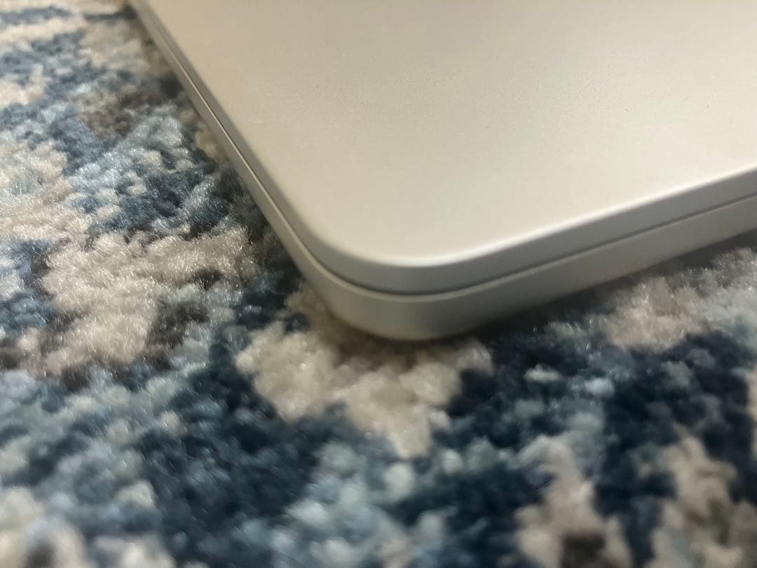 M2 13インチMacbookAir スターライト8GB充電回数5回