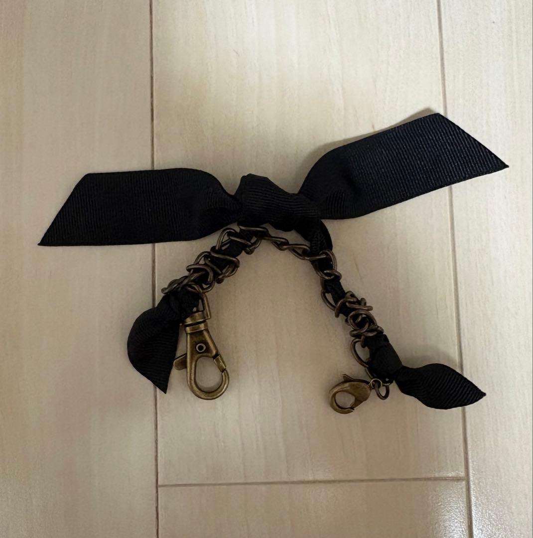 デモデ　クマ型スパイクブローチ　チェーン付き