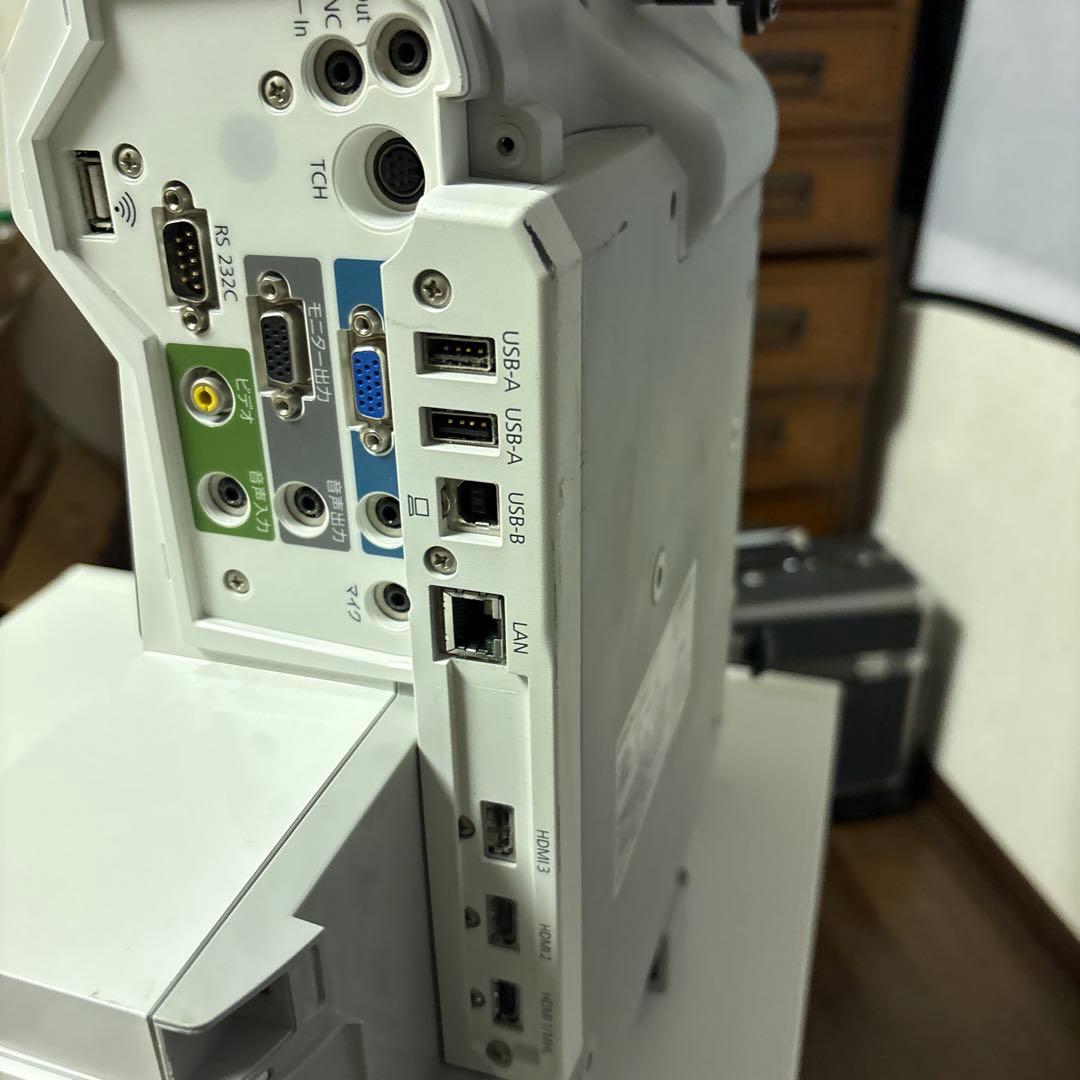 エプソン 超短焦点プロジェクター　EB-696UT 付属品豪華