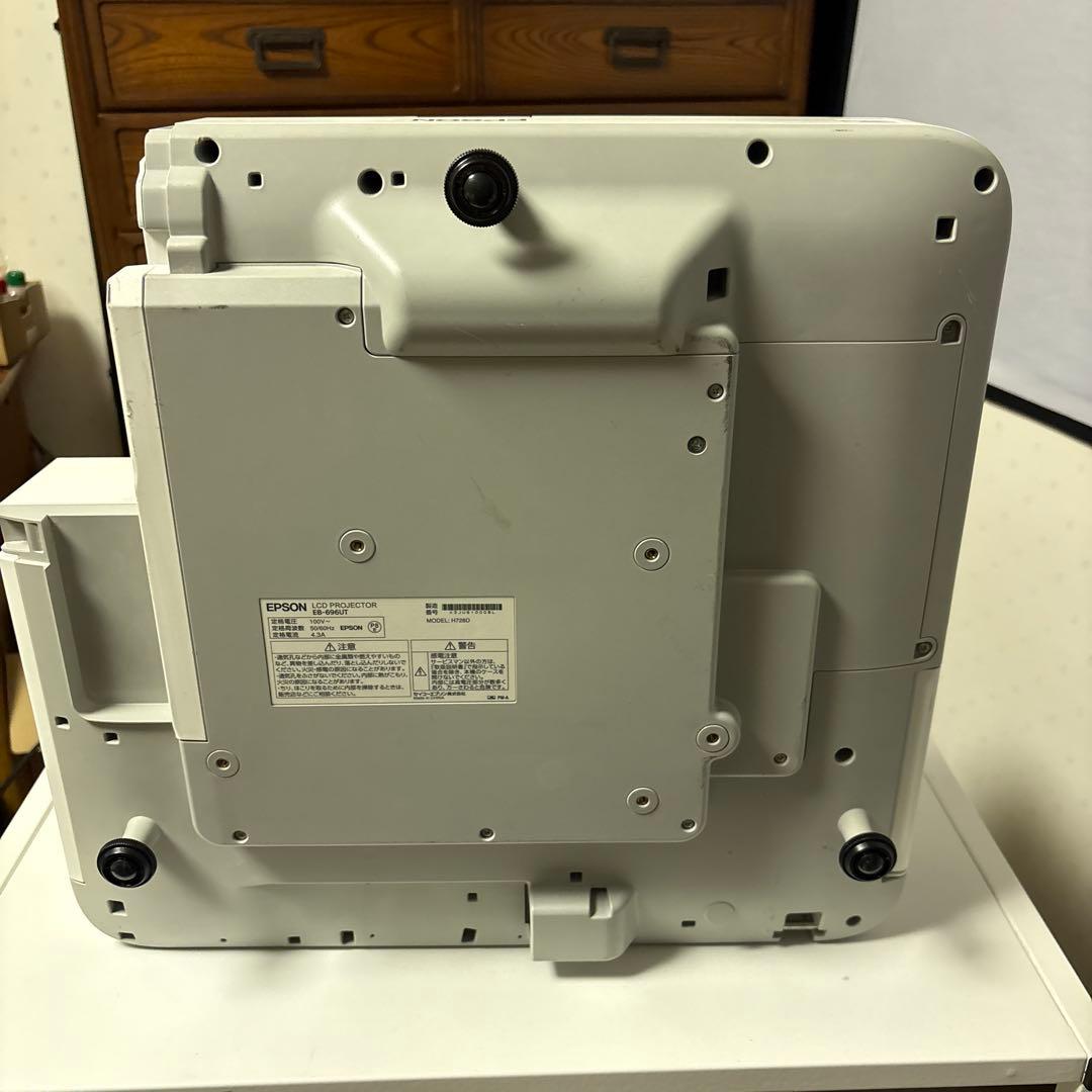 エプソン 超短焦点プロジェクター　EB-696UT 付属品豪華