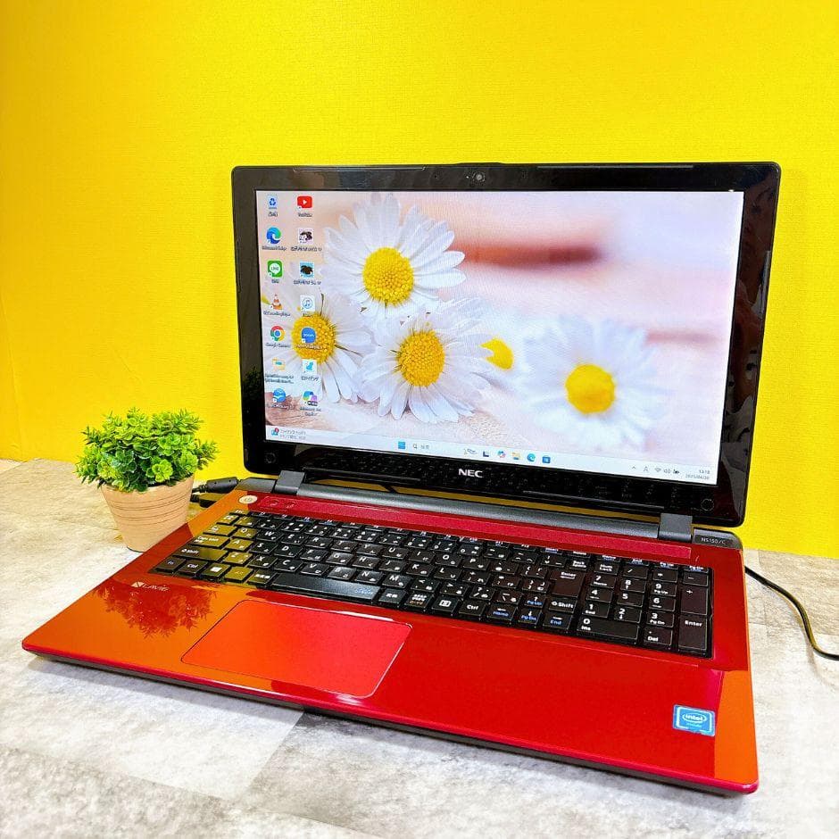 かわいい赤❣SSD搭載で快適✨Win11薄型カメラ付きノートパソコン 仕事や趣味