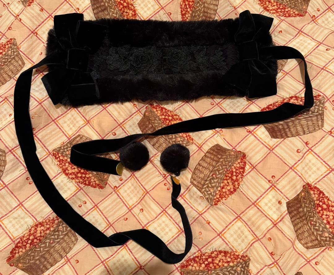 Luxmira 薔薇のファーヘッドドレス”Fascinant” 黒　送料込