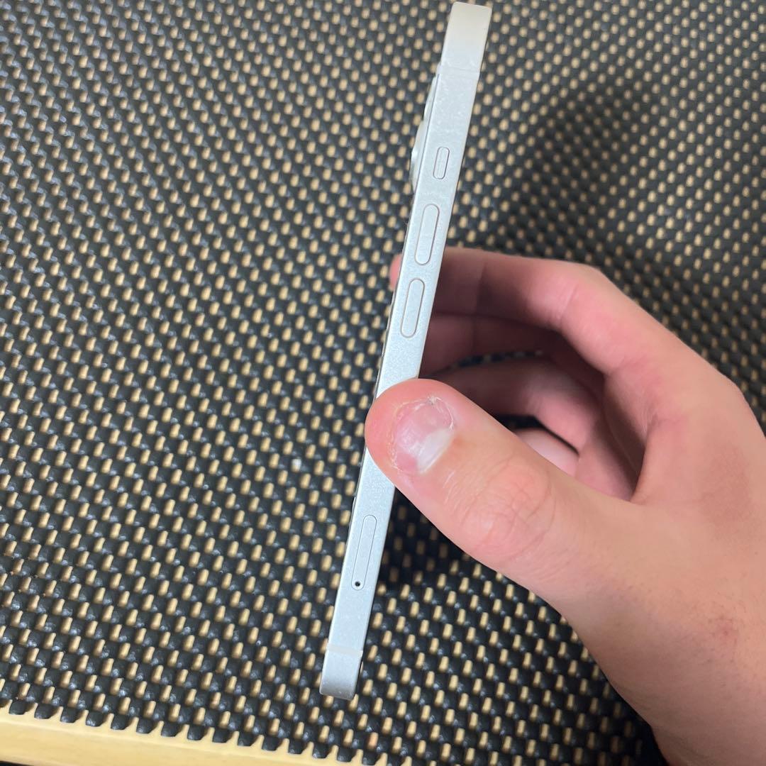 ひび割れ　iPhone14