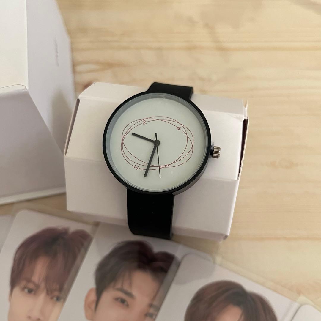 SEVENTEEN 24Hの時計とトレカ