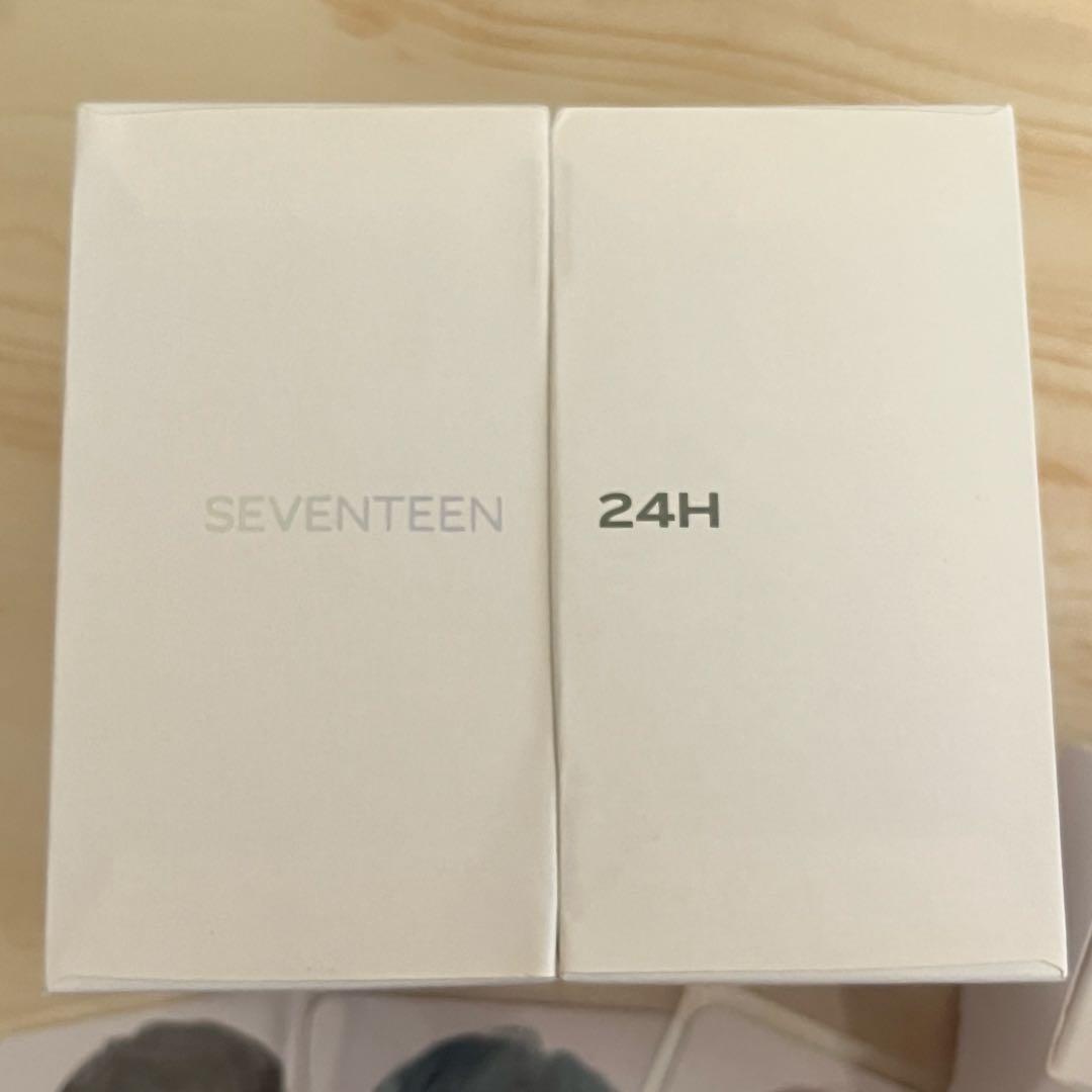 SEVENTEEN 24Hの時計とトレカ