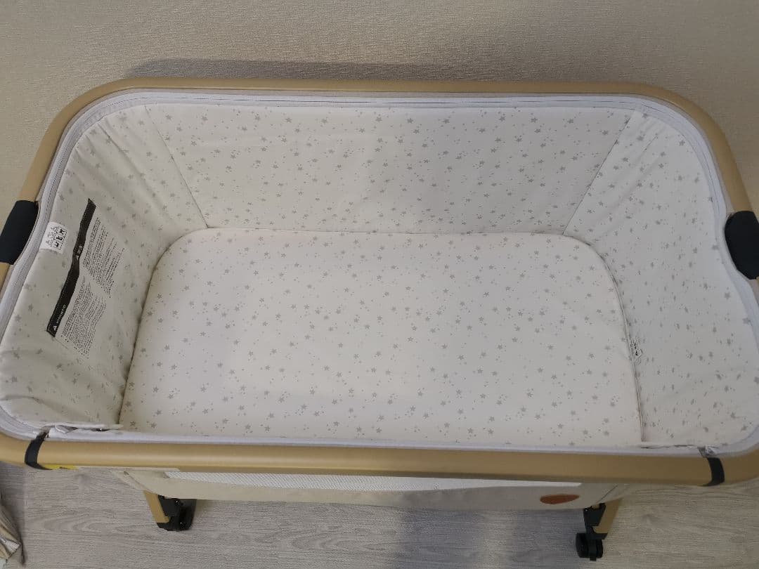 HZDMJ ベビーベッド ベージュ 使用1か月のみ