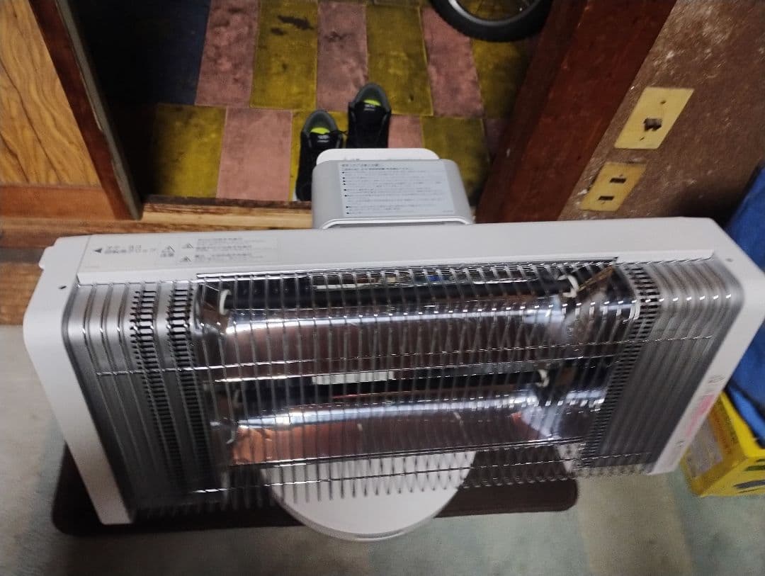 DAIKIN セラムヒート　遠赤外線ストーブ　ERFT11VS-W