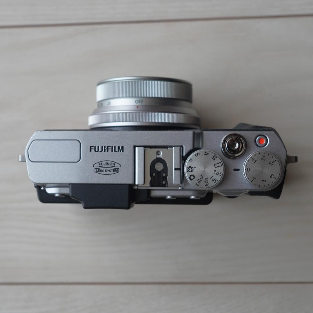 FUJIFILM デジタルカメラ X30 シルバー