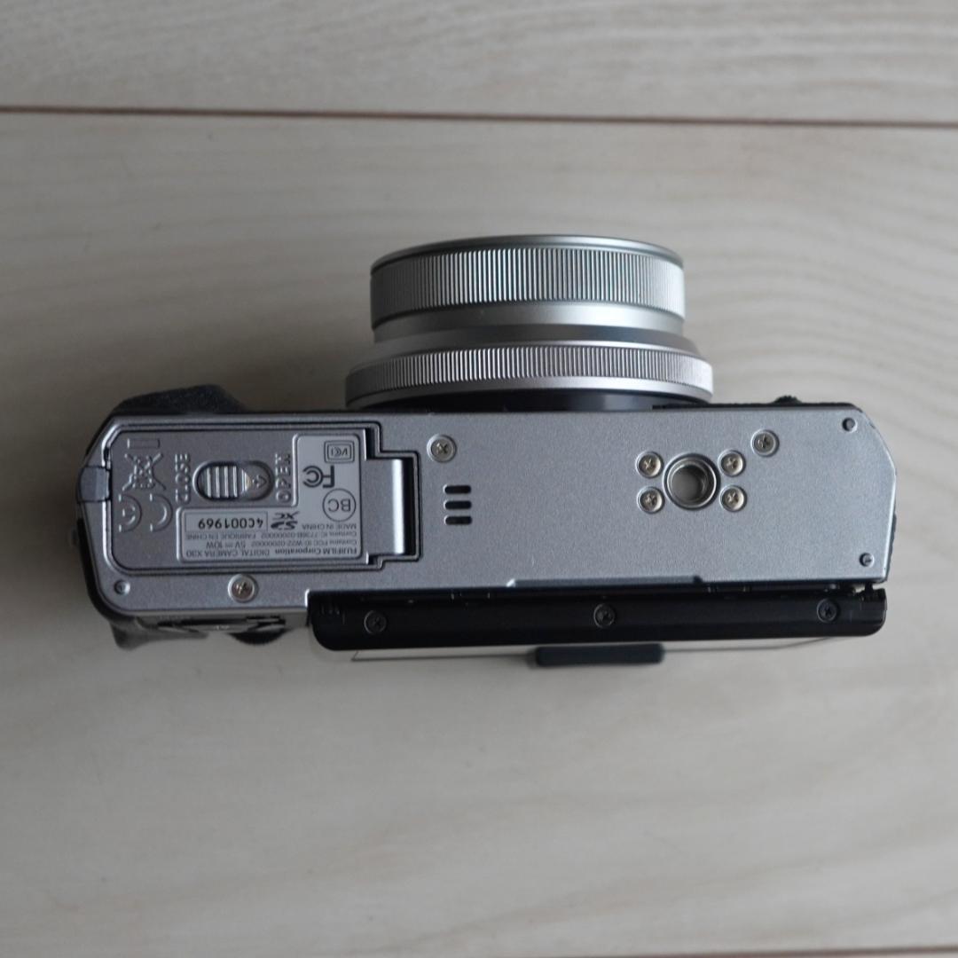 FUJIFILM デジタルカメラ X30 シルバー