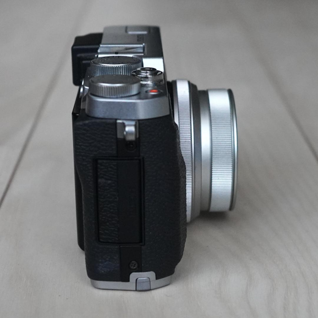 FUJIFILM デジタルカメラ X30 シルバー