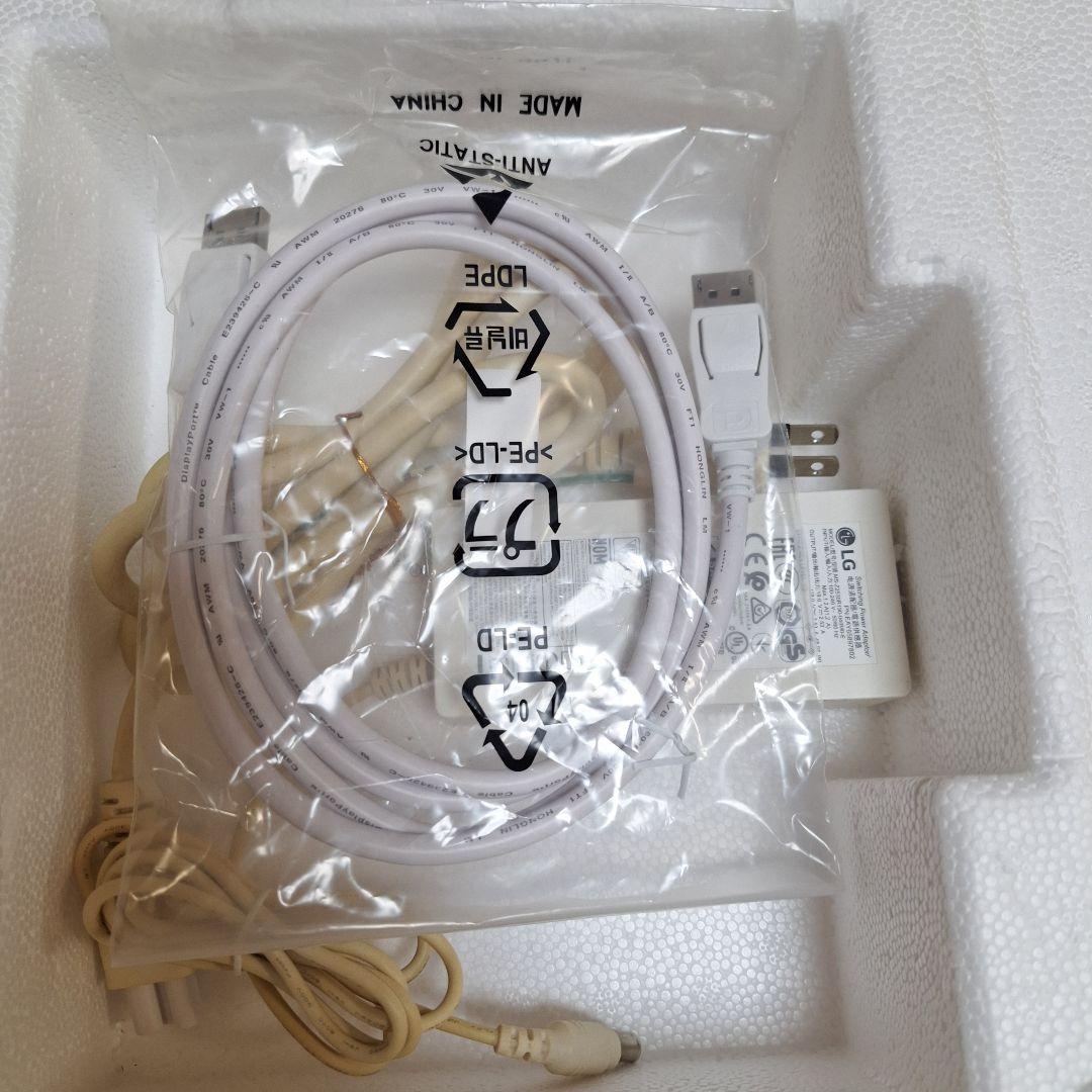 美品 LG 27UP650 UHD Monitor 27型 4Kモニター