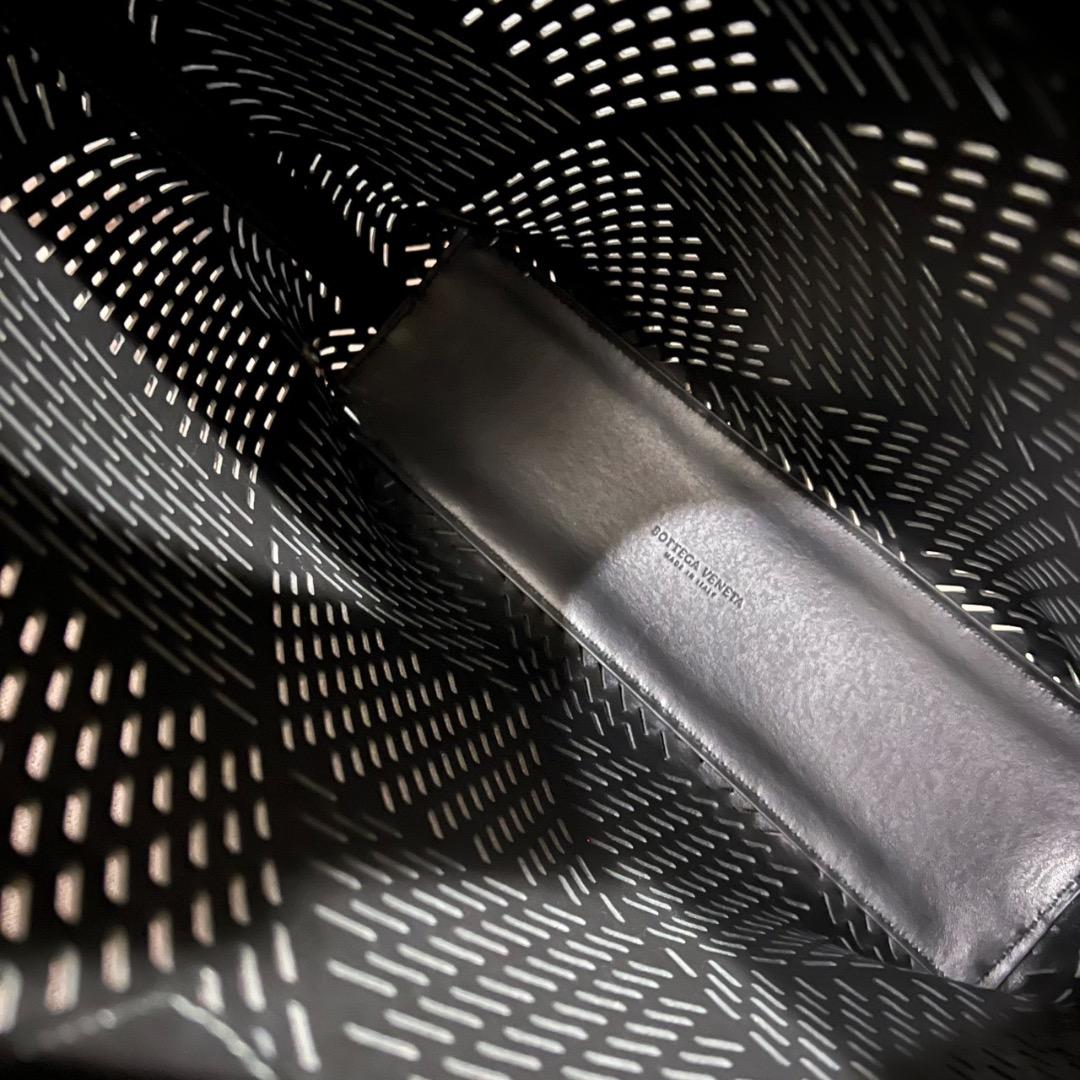 ⭐️ボッテガヴェネタ⭐️ パンチングレザー 2WAY ブラック A4可