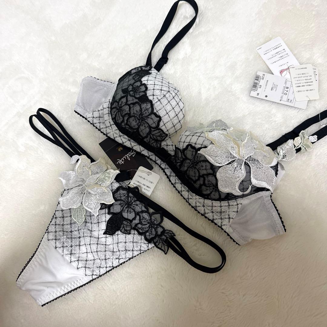 サルート　ブラジャー￼ B70￼ ショーツM