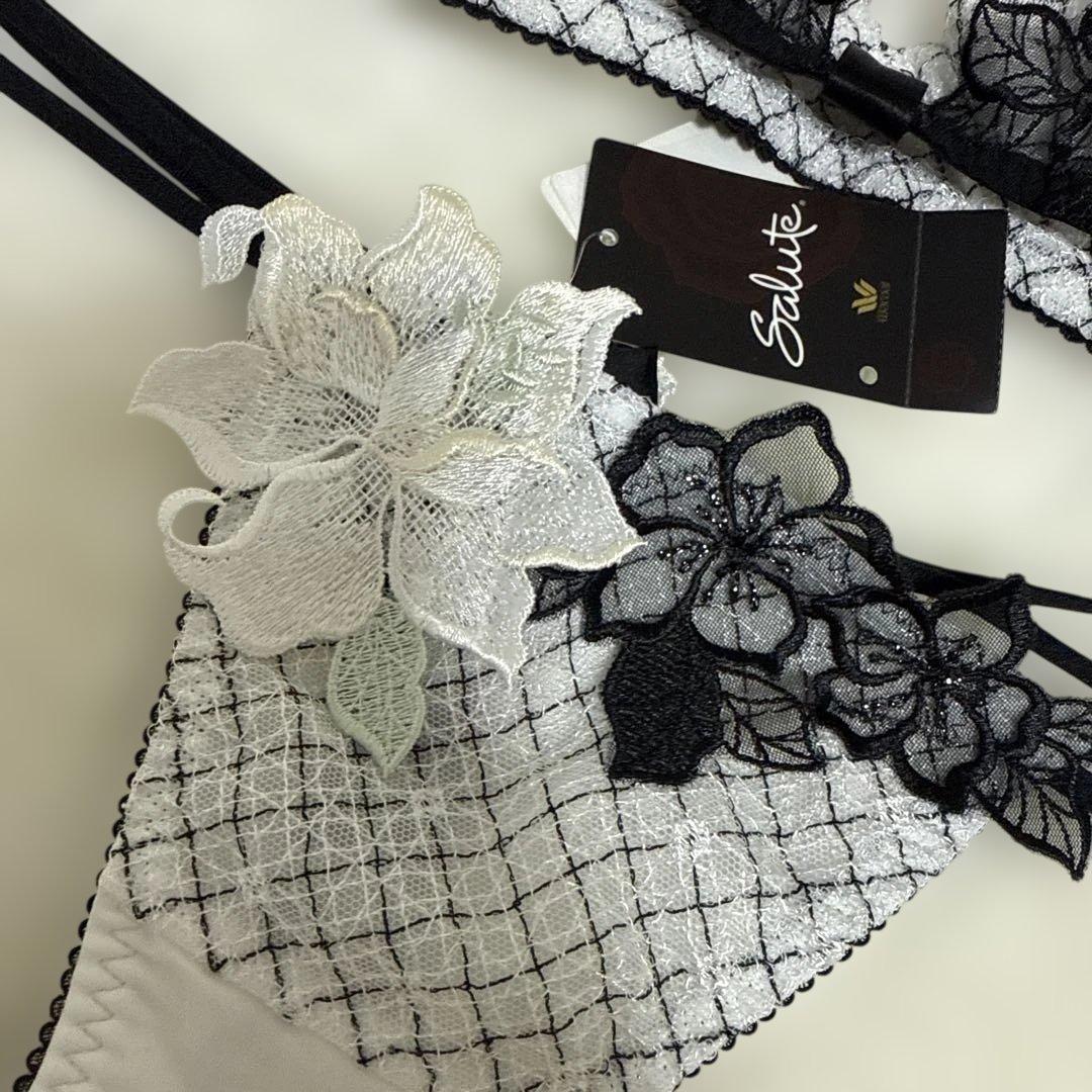 サルート　ブラジャー￼ B70￼ ショーツM