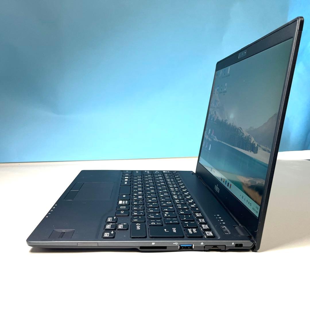 ☆超軽量薄型持ち運び楽々☆SSD搭載快速！届いてすぐ使える富士通ノートパソコン