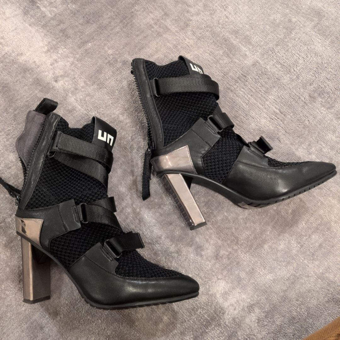 UNITEDNOODスポーティーブラックブーツ 高ヒール