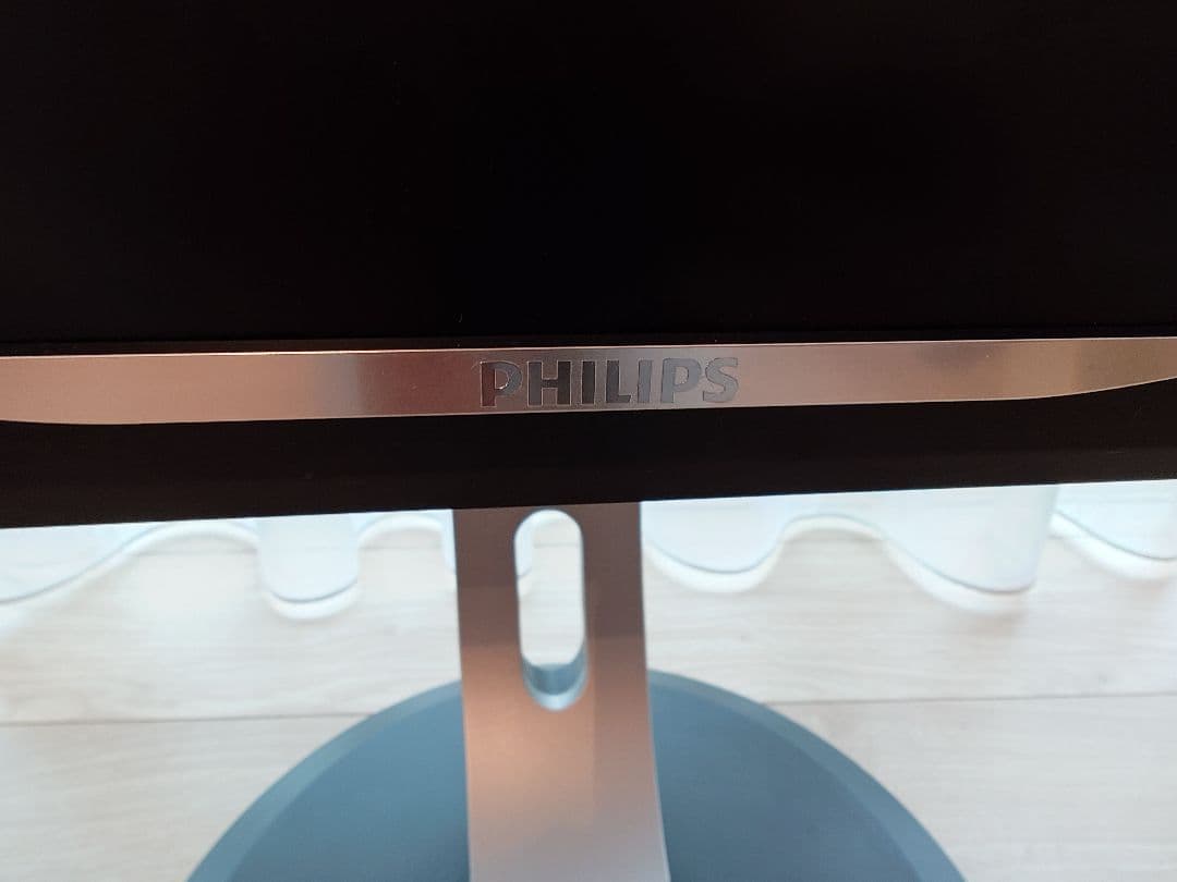 Philips 31.5 インチ モニター 328P6AUBREB