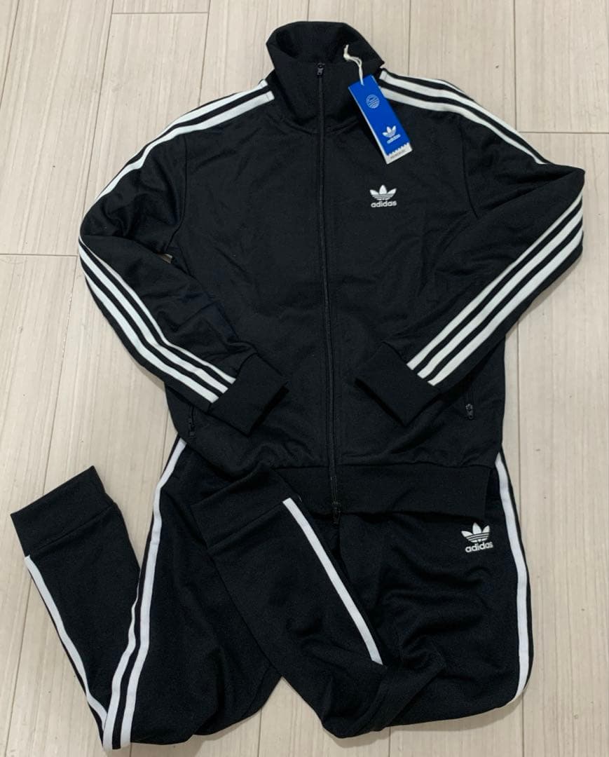 新年セール★未使用♡ adidas Originals 上→M 下→S