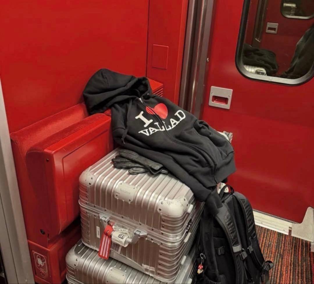 トップス I LOVE VALLAD ZIP HOODIE