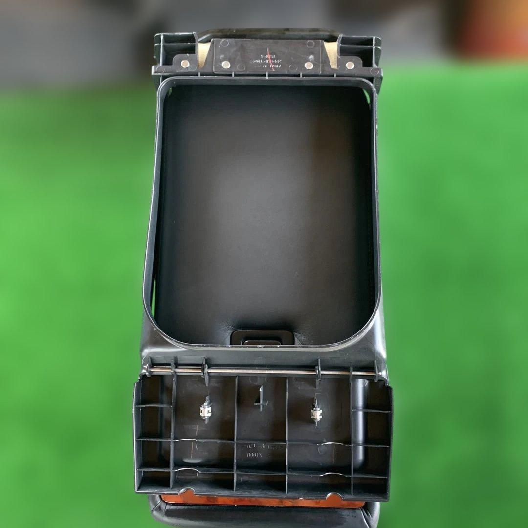 シーマくん　セルシオ　純正リアセンターコンソールスイッチ付き　中古品