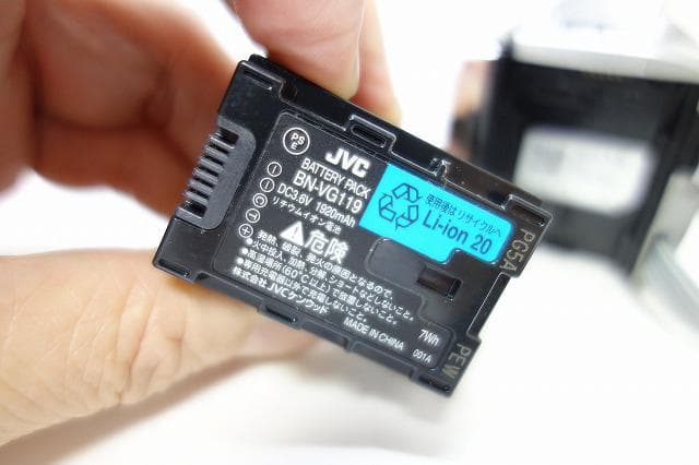 JVC ビデオカメラ GZ-HM177-S ACアダプター付 中古品 動作確認済