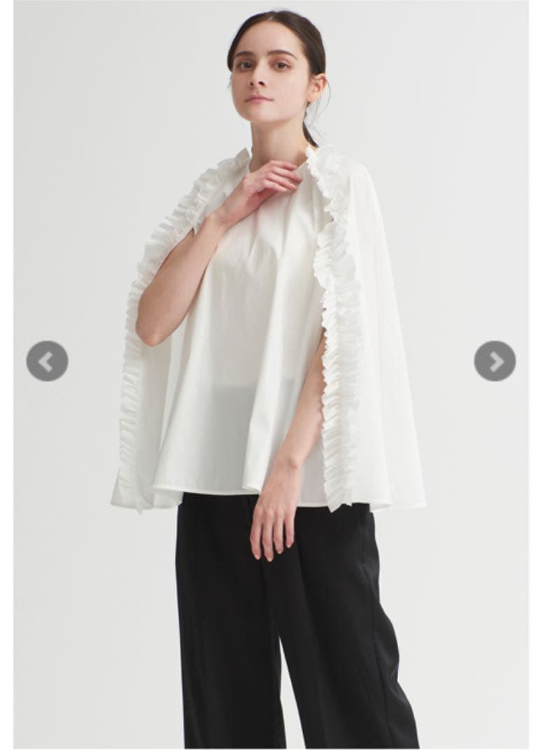 yori ケープフリルブラウス