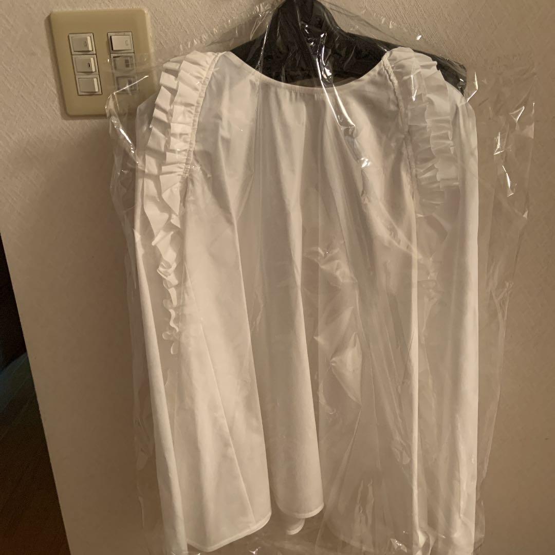 yori ケープフリルブラウス