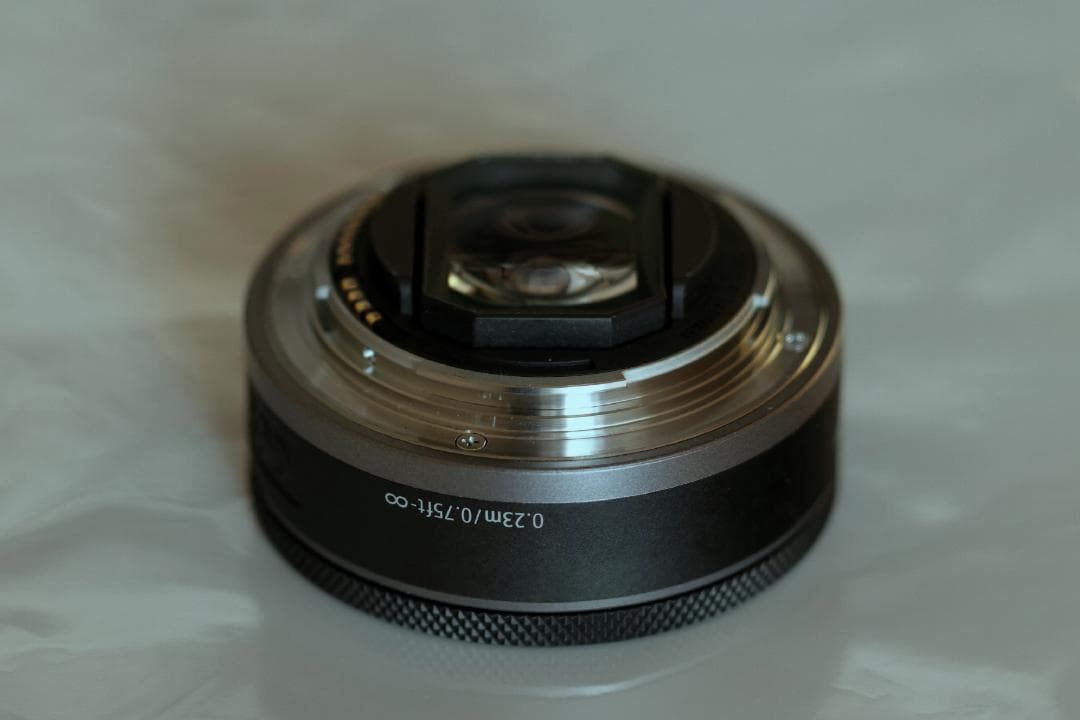 Canon RF 28mm F2.8 STM レンズ フード付き