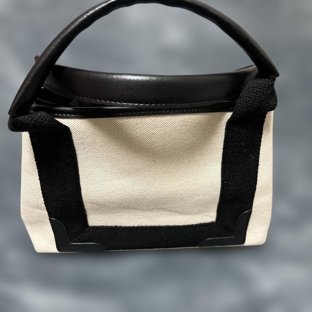 バレンシアガ　キャンバスバッグ XS ホワイト　ポーチ・ミラ−・保存袋付き