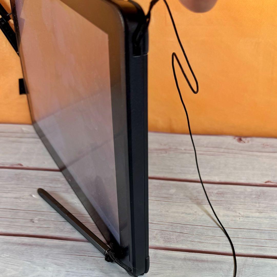 【美品】すぐ使える❣️富士通　お絵描きタブレット‼️メモリ8GB✨Wカメラ✨SSD