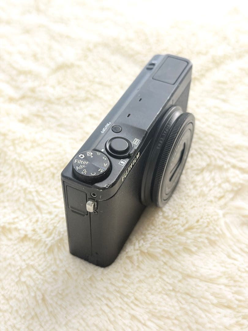 FUJIFILMプレミアムコンパクトデジタルカメラXQ1