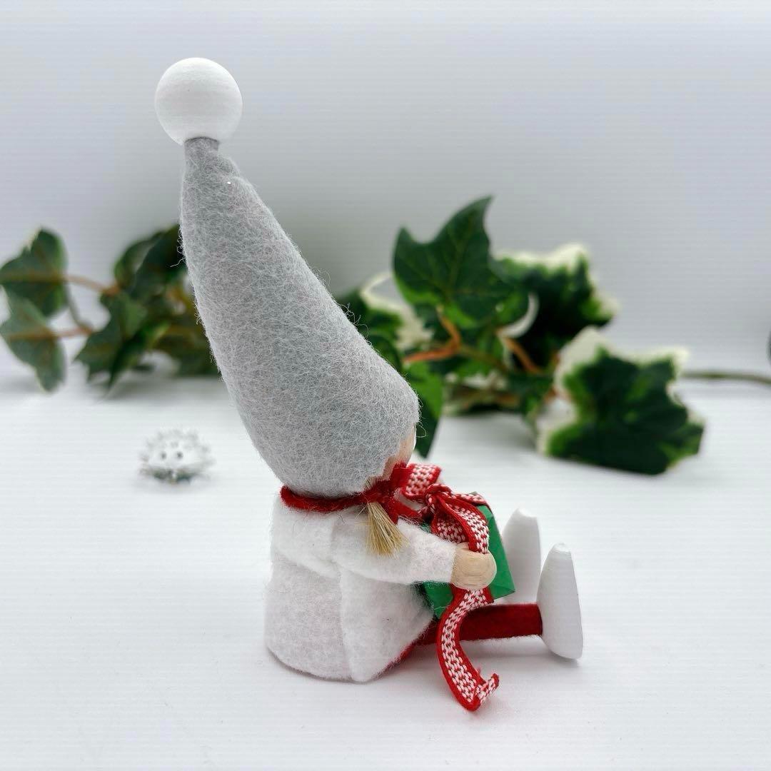 Nordika nisse　　 三越伊勢丹限定　プレゼントを包む女の子