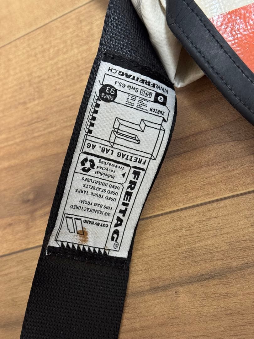 FREITAG LASSIEメッセンジャーバッグオレンジ ホワイト