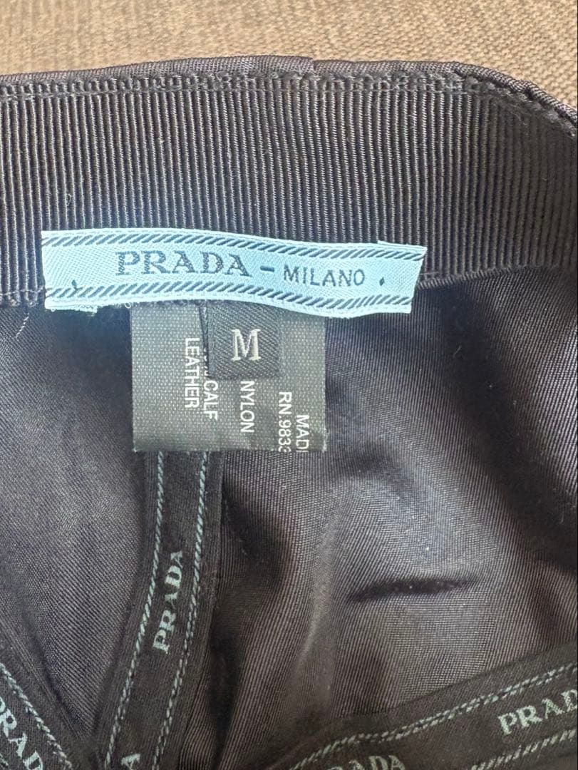 プラダ　ナイロン　キャップ　ブラック