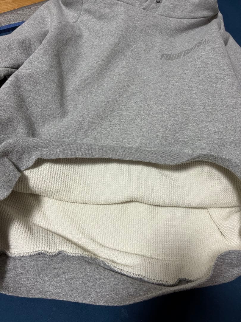 FOUR DOTS グレー パーカー 4Dロゴ　キャンバー　BADHOP