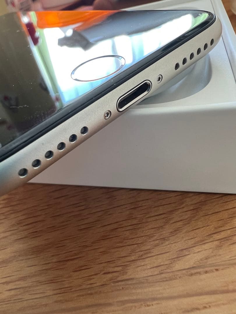 【美品】iPhone SE (第3世代) 128GB スターライト箱付き