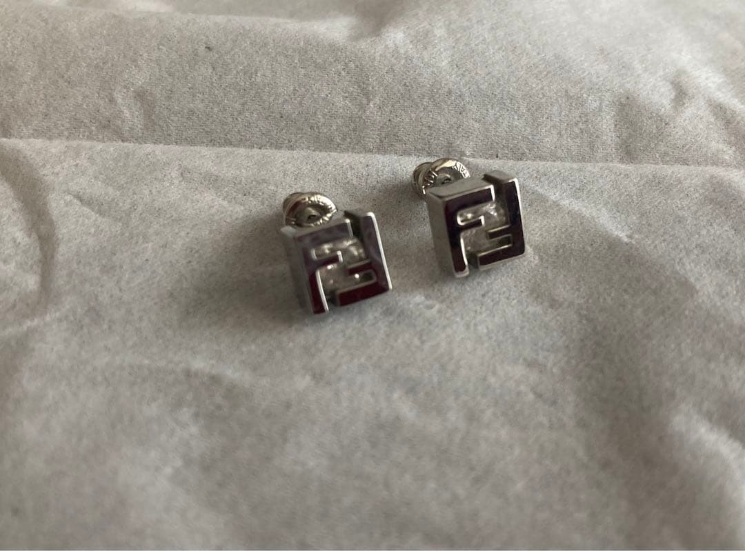 FFピアス　FENDI