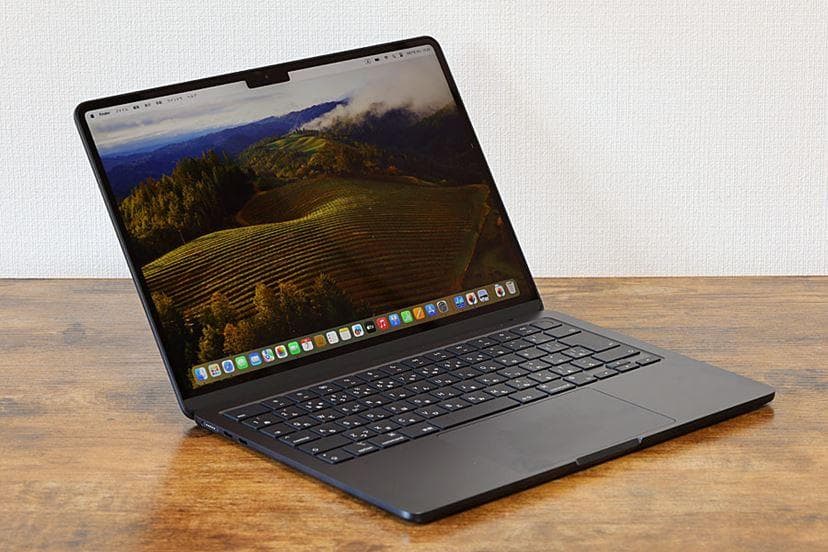 ほぼ新品 M1チップ搭載13インチMacBook Airスペースグレイ8GB