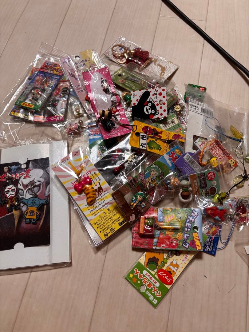 R*8様 マイナーな激レア品！アニメキャラご当地キャラクターなど大量まとめ売り
