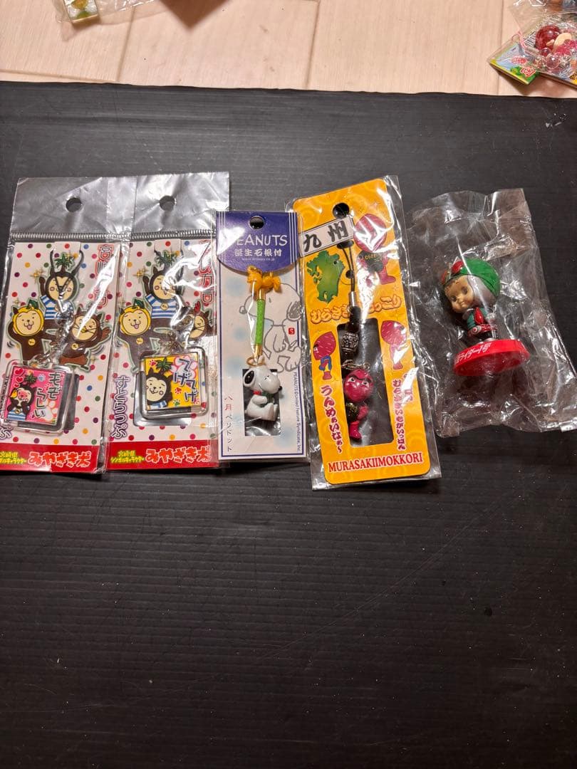 R*8様 マイナーな激レア品！アニメキャラご当地キャラクターなど大量まとめ売り