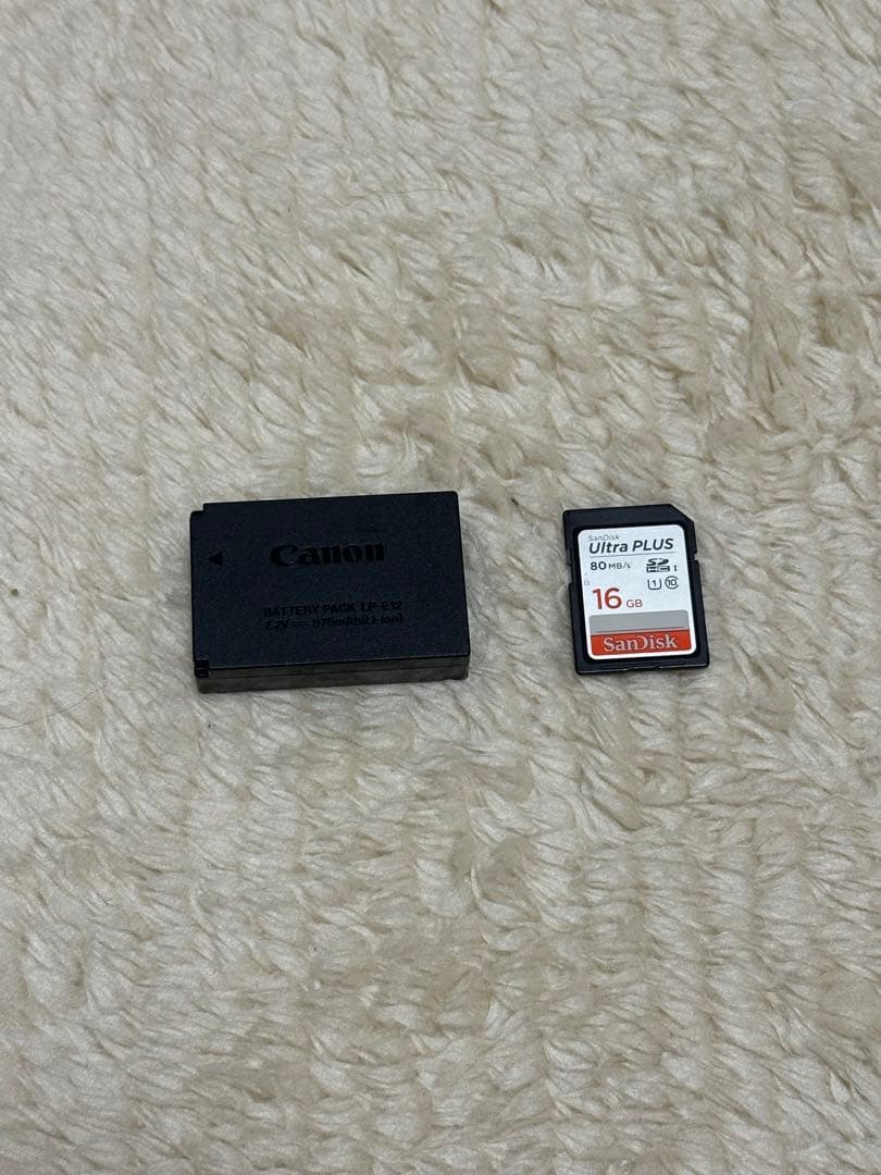 【値下げ】ミラーレスカメラ　Canon kissM2