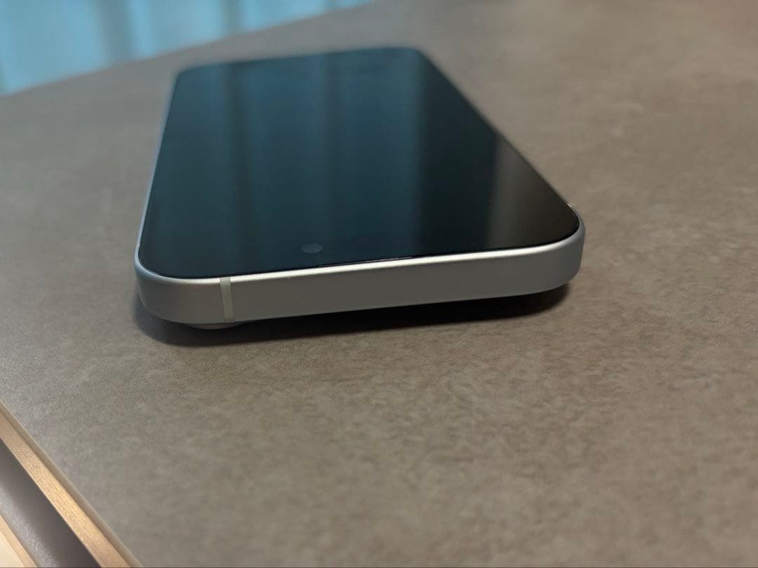 スマートフォン本体 スリムデザイン