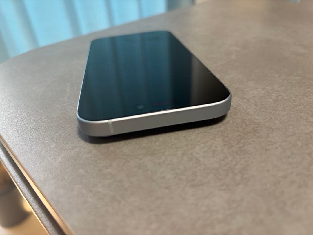 スマートフォン本体 スリムデザイン