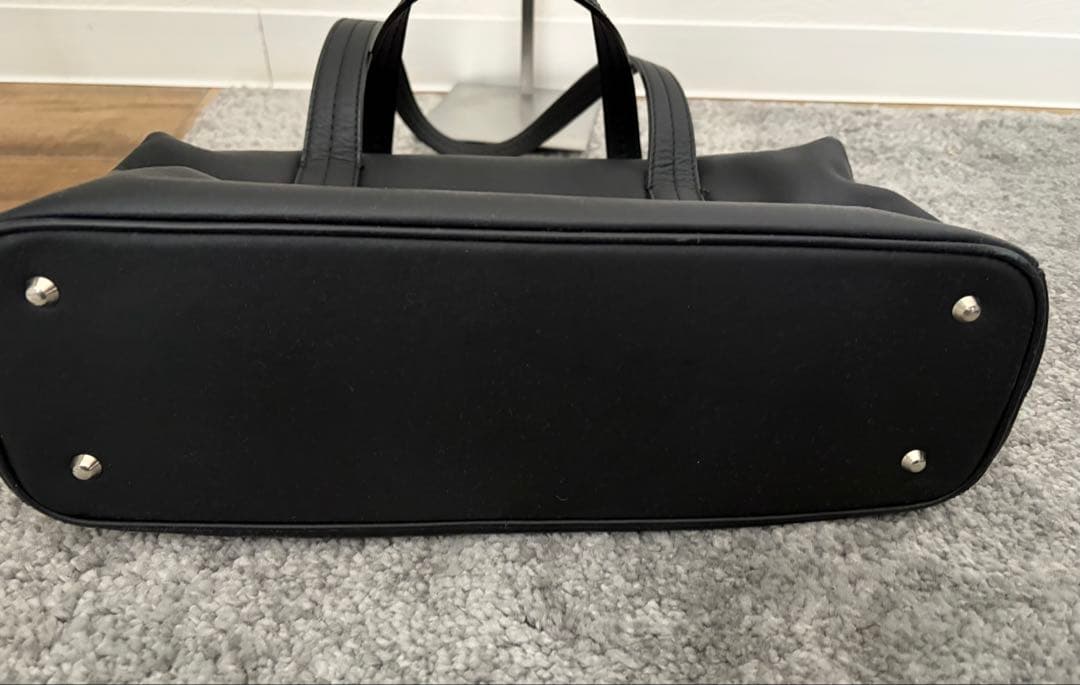 BURBERRYレザー黒トートバッグ内ノバチェック柄本革ブラックバーバリー