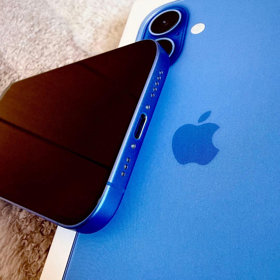 【美品】 Apple iPhone 16 ウルトラマリン SIMフリー