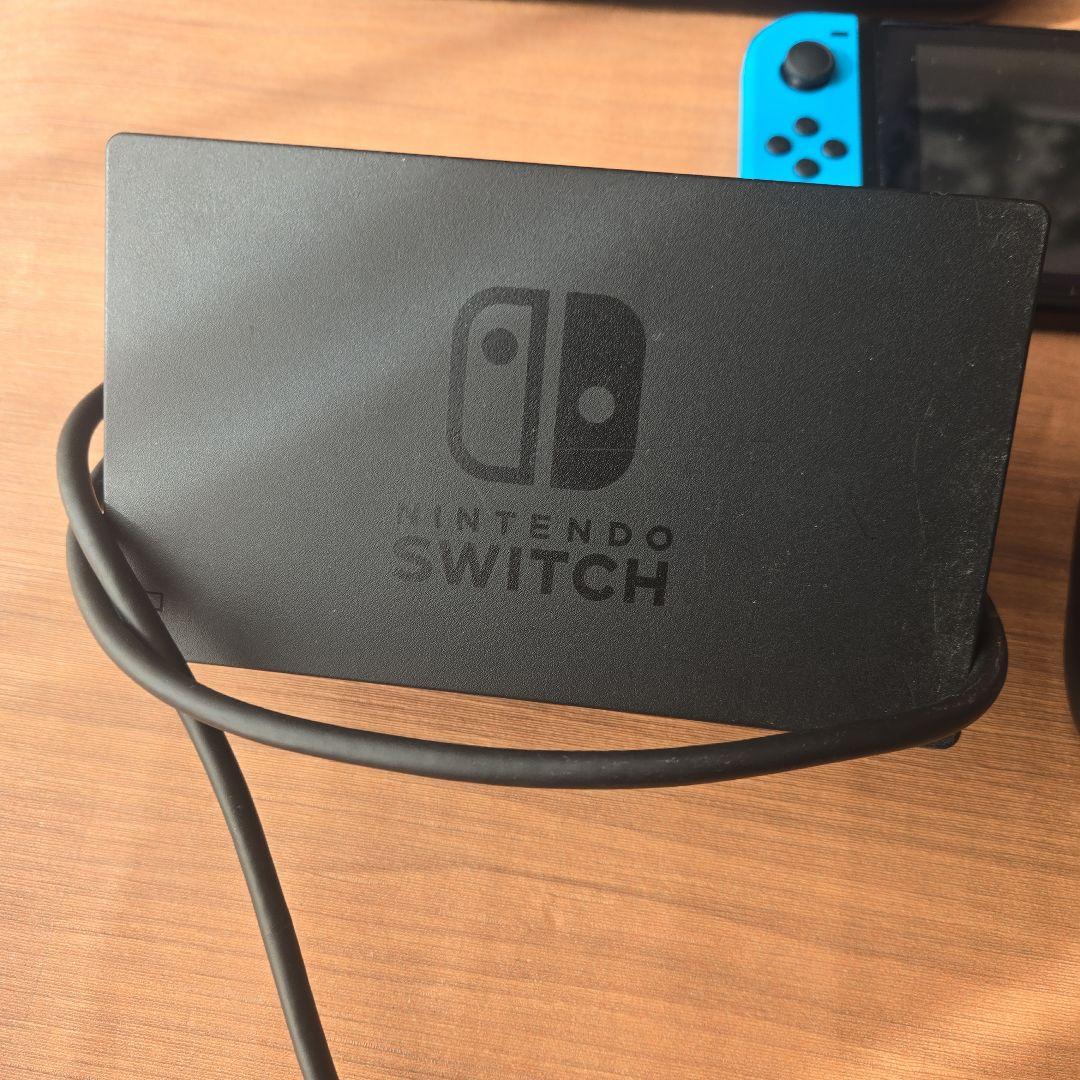 NINTENDO SWITCH 本体 付属品 ケース付き　液晶保護シール付き