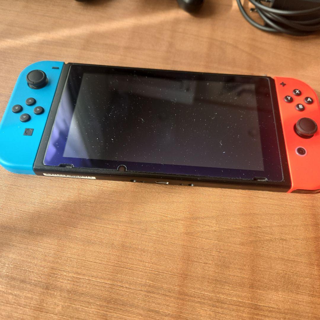 NINTENDO SWITCH 本体 付属品 ケース付き　液晶保護シール付き