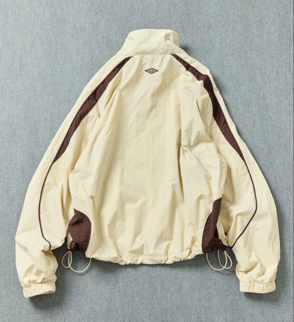UMBRO ナイロントラックジャケット off-white