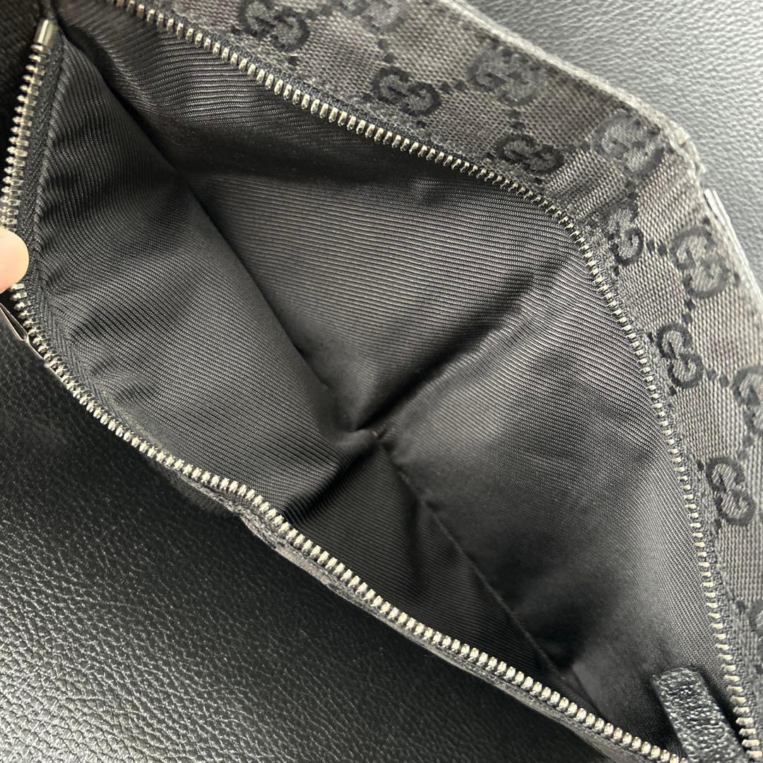 GUCCI ブラック ボディバッグ