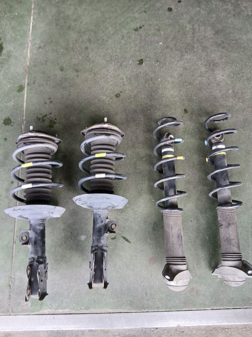 50プリウス前期　純正サスペンション一式